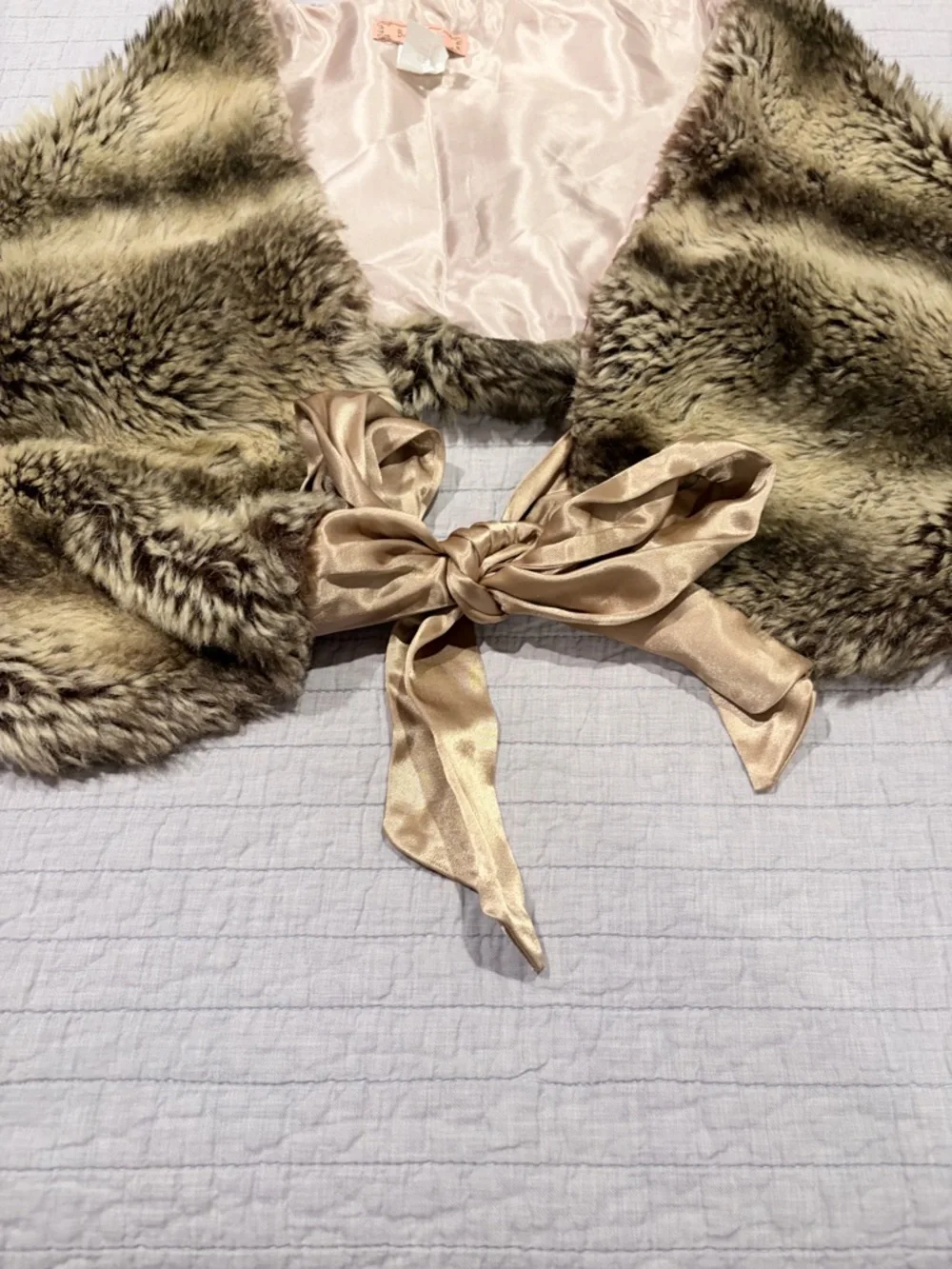 Beau Bois Faux Fur Capelet Shawl Satin Tie Closure Size L
